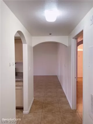 Photo #5: 2265663 Listing