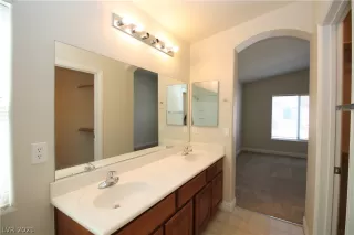 Photo #5: 2265667 Listing