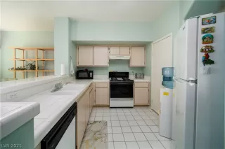 Photo #3: 2265685 Listing