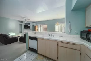 Photo #4: 2265685 Listing