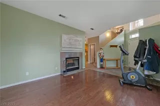 Photo #4: 2265704 Listing