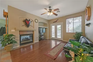 Photo #5: 2265704 Listing