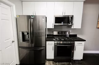 Photo #2: 2265712 Listing