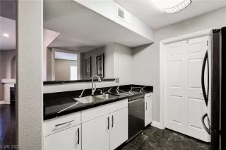 Photo #3: 2265712 Listing