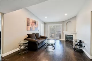 Photo #5: 2265712 Listing