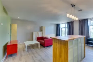 Photo #5: 2265761 Listing