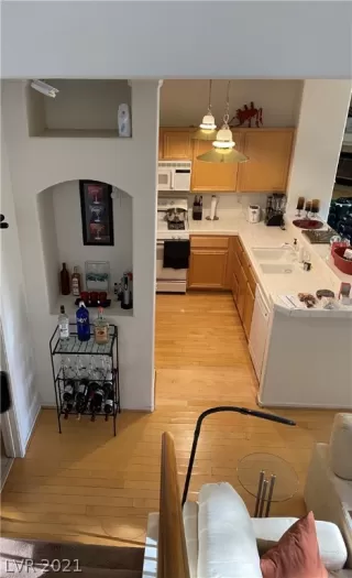 Photo #6: 2265776 Listing