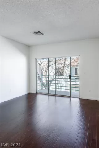 Photo #3: 2265857 Listing