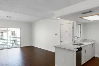 Photo #4: 2265857 Listing