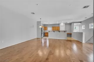 Photo #5: 2265965 Listing 