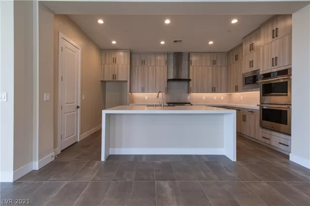 MLS: 2265974 Condo For Sale