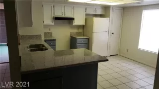 Photo #5: 2265982 Listing