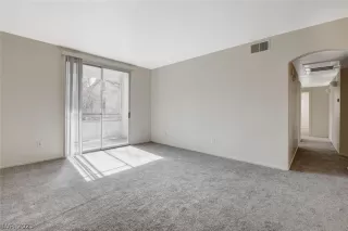 Photo #6: 2266068 Listing