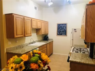 Photo #5: 2266340 Listing