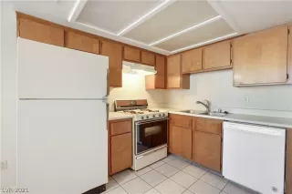 Photo #5: 2266411 Listing