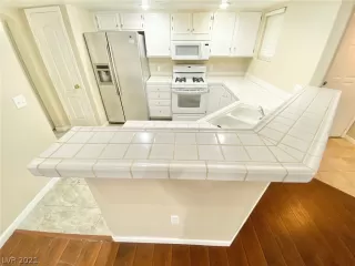 Photo #5: 2266478 Listing 