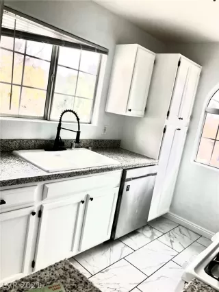 Photo #2: 2266498 Listing 