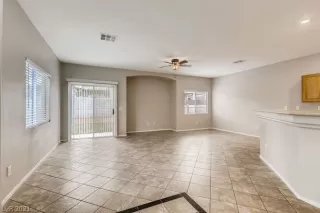 Photo #4: 2266594 Listing