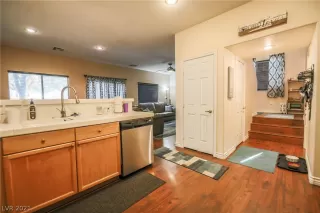 Photo #5: 2266599 Listing 