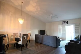 Photo #5: 2266626 Listing