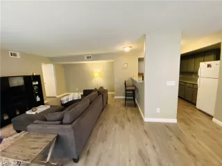 Photo #2: 2266637 Listing