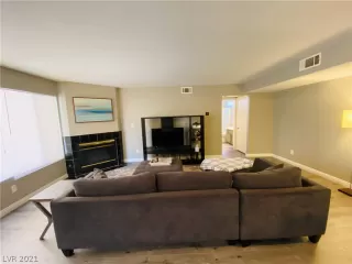 Photo #3: 2266637 Listing