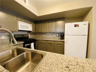 Photo #4: 2266637 Listing