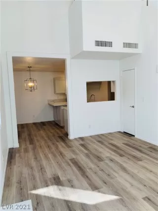 Photo #5: 2267752 Listing 