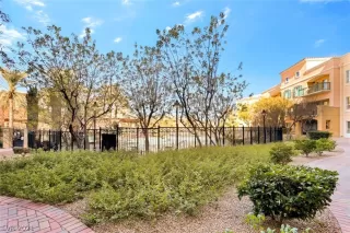 Photo #5: 2267789 Listing