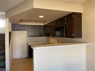 Photo #3: 2267798 Listing