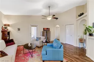 Photo #4: 2267846 Listing