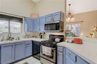 Photo #6: 2267846 Listing