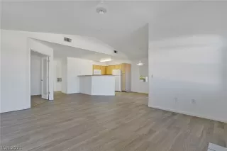 Photo #3: 2267851 Listing