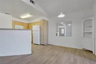 Photo #4: 2267851 Listing