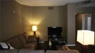 Photo #4: 2267852 Listing 