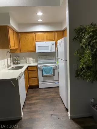 Photo #5: 2267856 Listing