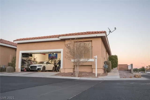 MLS: 2267943 Condo For Sale