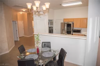 Photo #5: 2267943 Listing