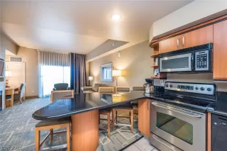 Photo #6: 2267957 Listing