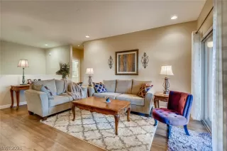 Photo #3: 2267958 Listing