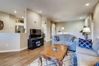 Photo #4: 2267958 Listing