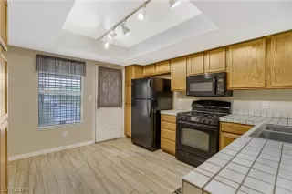 Photo #5: 2267965 Listing