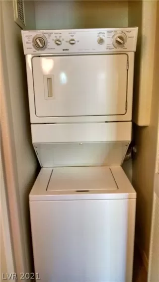 Photo #4: 2268125 Listing