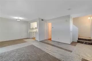 Photo #5: 2268128 Listing