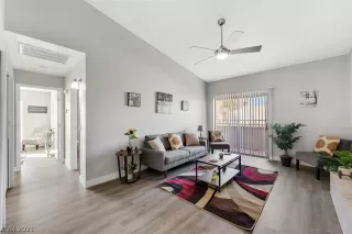 Photo #6: 2268206 Listing