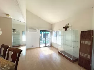 Photo #1: 2268336 Listing