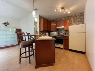 Photo #3: 2268336 Listing