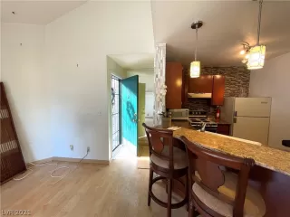 Photo #5: 2268336 Listing