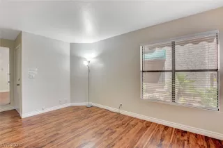 Photo #4: 2268398 Listing