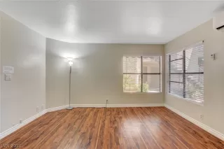 Photo #5: 2268398 Listing